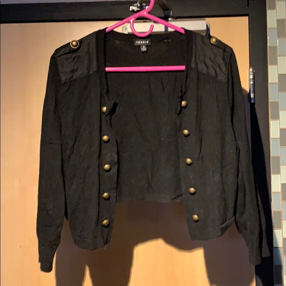 Torrid shrug